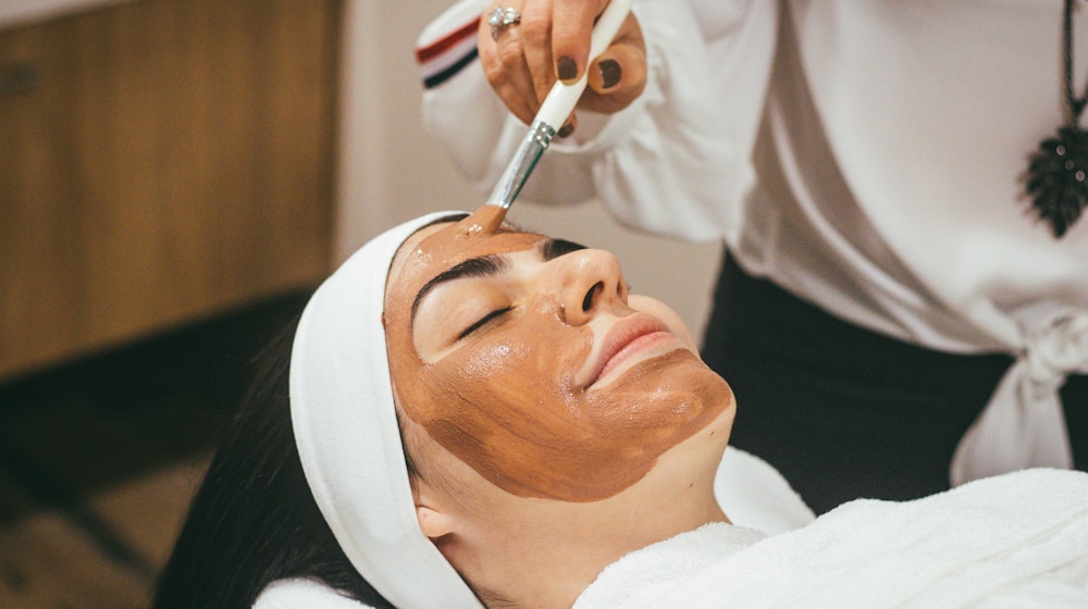 Woman receiving a hydrating facial